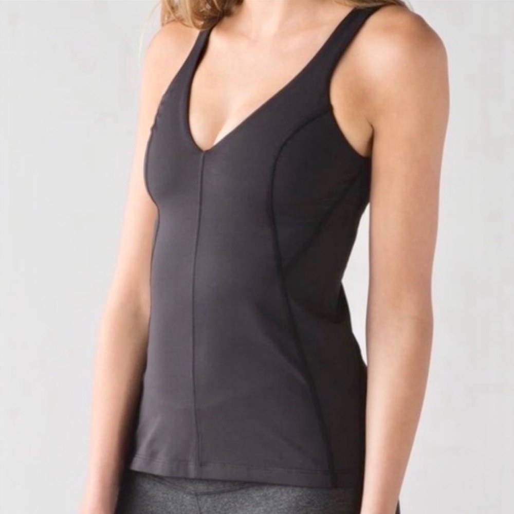 Retired Lululemon Contour Tank black size 6 EUC